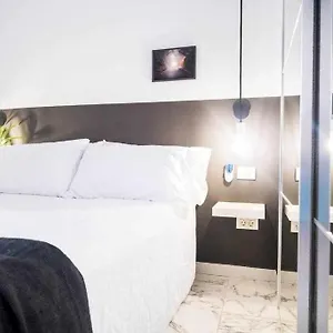 https://the-black-house.tenerifehoteles.net